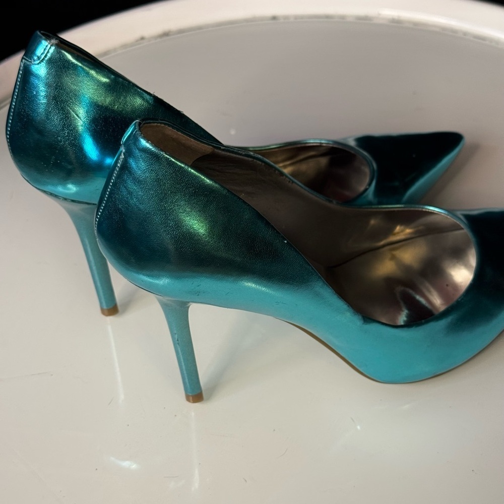 Guess Shiny Teal Heels - Picture 7 of 8